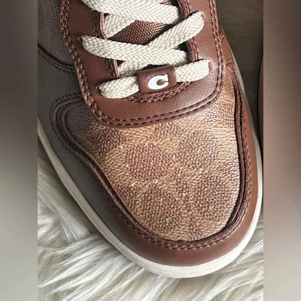 C201 - Coach Sneaker in Signature Canvas - Picture 7 of 14